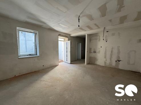 #SQ - INNENHOFRUHELAGE! SANIERUNGSBEDÜRFTIGE WOHNUNG MIT AUSSENFLÄCHE