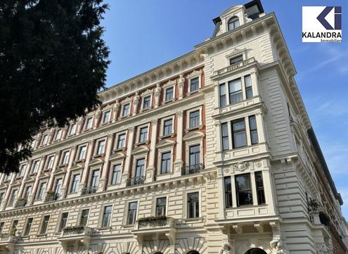ERSTBEZUG - GENERALRENOVIERTE LUXUS-STILWOHNUNG / FIRST LETTING - FULLY RENOVATED CLASSIC LUXURY APARTMENT