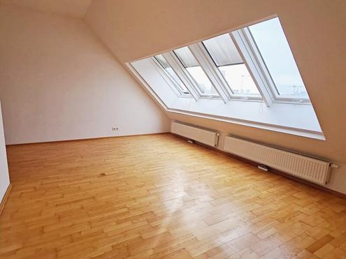 DACHGESCHOSS, INNSTRASSE, sonnige 76 m2 Neubau, 2 Zimmer, Wohnk�che, Wannenbad, Parketten, WG-geeignet