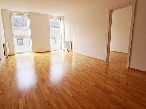 INNSTASSE, unbefristete 67 m2 Altbau, 2 Zimmer, Komplettk�che, Wannenbad, Parketten, 3. Liftstock