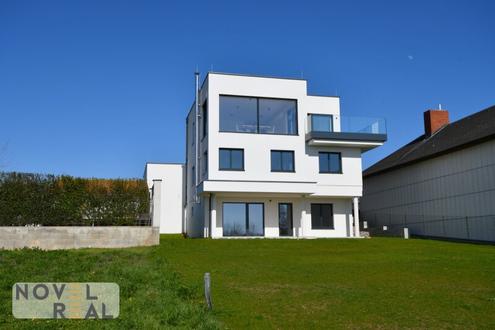 MODERNE VILLA MIT TRAUMHAFTEN FERNBLICK IN NEUSIEDL AM SEE - EINE ALTERNATIVE ZU SCHWECHAT