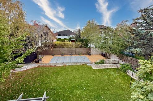 Viel Platz f�r Ihre Familie: 195 m� Wohnfl�che und noch vieles mehr!