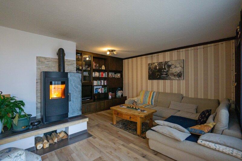 Wohnzimmer mit Balkon und direktem Gartenabgang