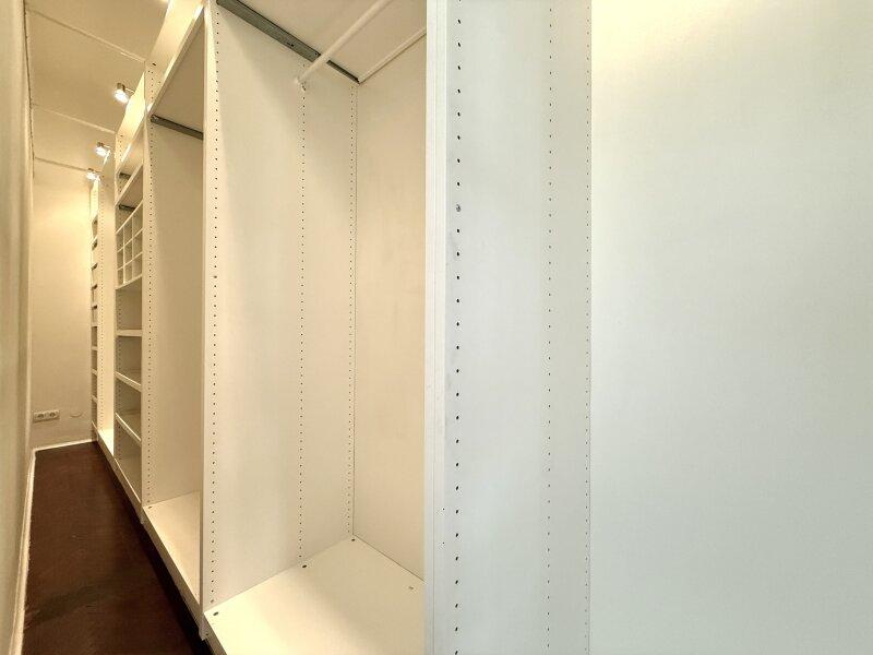 Begehbarer Kleiderschrank