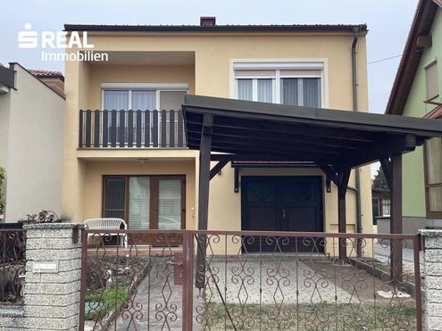 Ausreichend Platz für den Alltag - Einfamilienhaus mit Garten, Terrasse und Carport