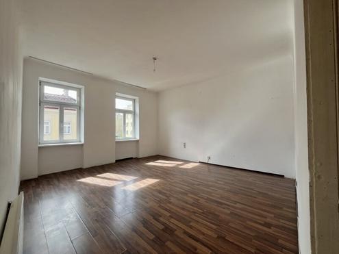 Charmante 2,5 Zimmer Wohnung NÄHE REUMANNPLATZ