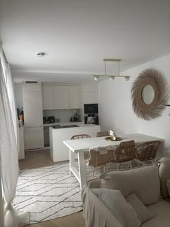 1. BEZIRK: 2,5 Zimmer-DG-Wohnung mit zwei Balkonen und eigener Dachterrasse