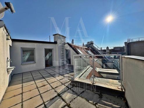 Großzügige Dachterrassenmaisonette beim Lycee Francais