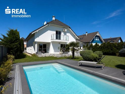 Stilvolles Designhaus mit Pool und großzügige Garage - Wohnen auf höchstem Niveau