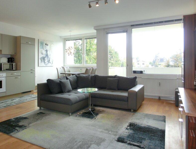 Wohnk�che mit Ansicht auf Loggia