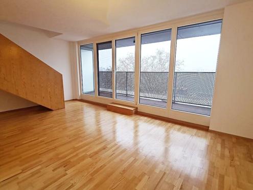 FERNBLICK, DACHGESCHOSS, 102 m2 Maisonette, Wohnk�che, 2 Zimmer, Wannenbad, Parketten, Innstra�e
