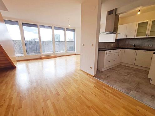 FERNBLICK, TERRASSENHIT, 102 m2 Dachgeschoß-Maisonette, 3 Zimmer, Komplettküche, Wannenbad, Parketten, Innstraße