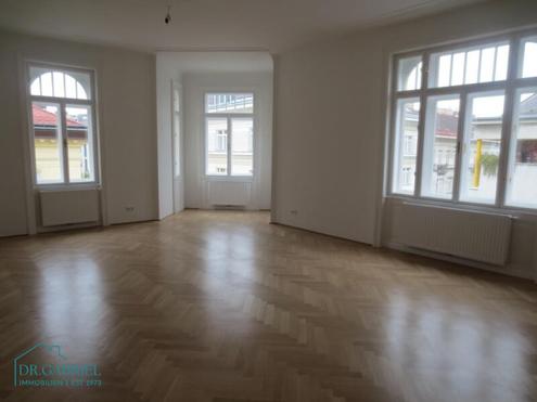 GROSSZÜGIGE SCHÖNE ALTBAUMIETE