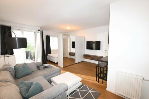 Tolle Lage! 1 Zimmer Wohnung mit Loggia & Autoabstellplatz- m�bliert
