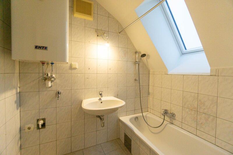 Badezimmer mit Wanne