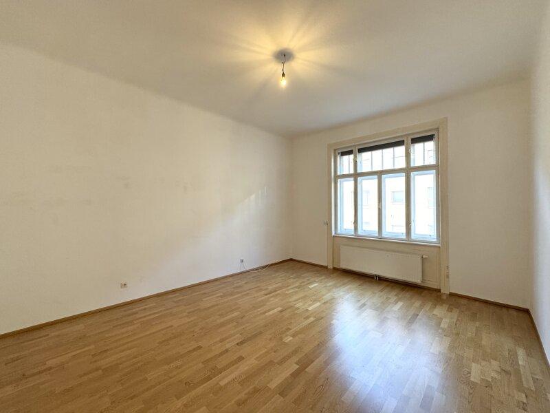 stra�enseitiges Schlafzimmer