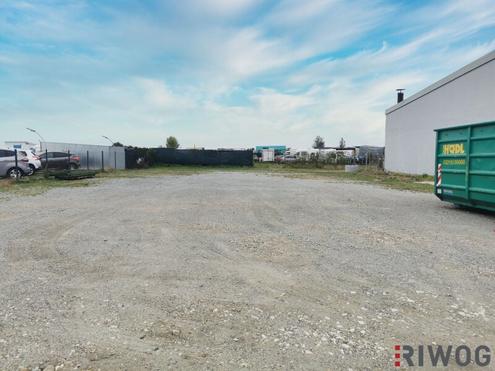 Befestigte Freifl�chen zwischen 200m� und 800m� zur Miete