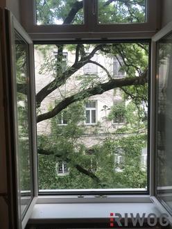 Stilaltbau im Servitenviertel !!! Ausblick in den ruhigen und begr�nten Innenhof !!!