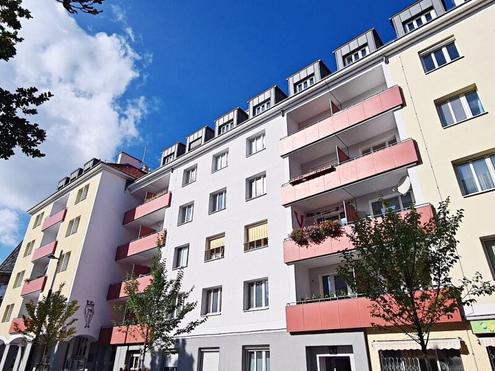 TOPGELEGENHEIT! EIGENHEIM MIT POTENTIAL, 113 m2 Neubau mit Loggia, 4 Zimmer, K�che, 2 B�der, teilm�bliert, 3. Liftstock, Enkplatz