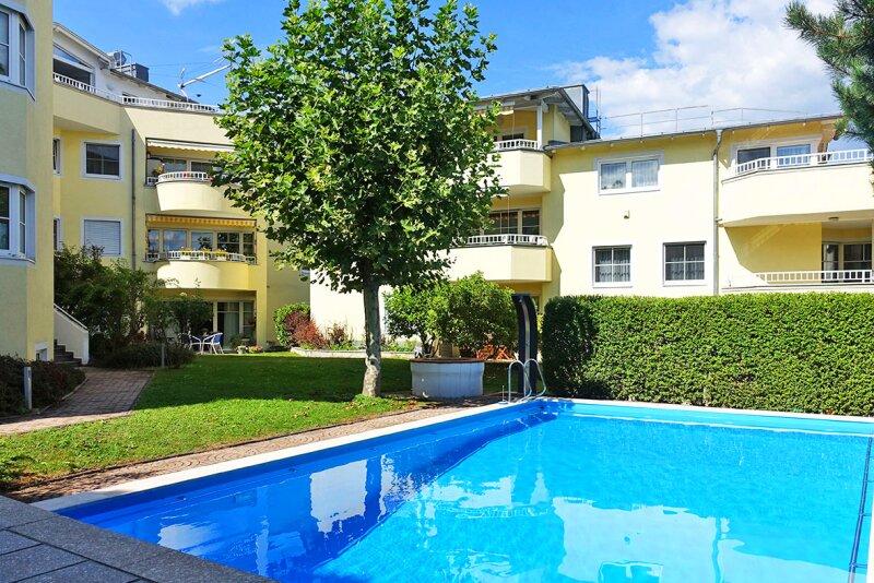 Gartenansicht mit Pool