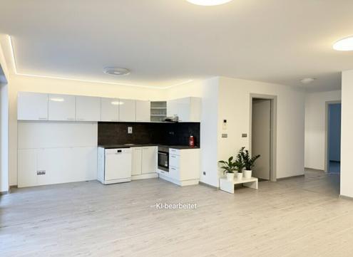 ALTE OBERE DONAU: 3-Zimmer-Wohnung mit BALKON!