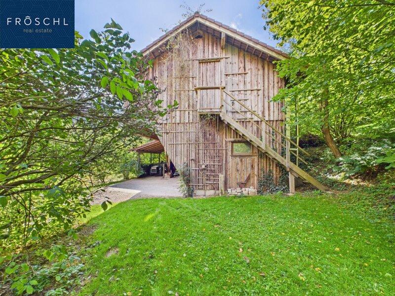 Ansicht vom Garten zu den Stallungen