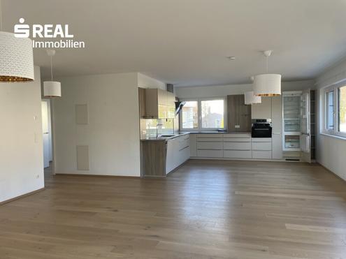 Moderne 3-Zimmer-Mietwohnung mit Terrasse und Stellplatz