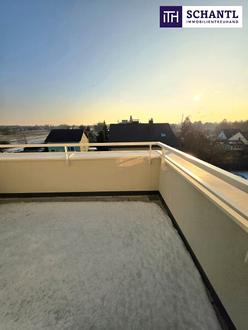 3 Zimmer. 3 Terrassen. Ein Zuhause! Genial - Lebens(t)raum Erfüller im Grünen - Klimaaktiv Bronze! Ab ins Dachgeschoss / Viel Lebensqualität! Wärmepumpe und Solaranlage + Naturnahe Gewässer ums Eck!