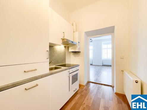 In U-Bahn-Nähe: Singlewohnung in wunderschönem Altbau