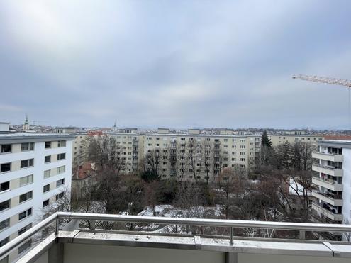 Helle Wohnung mit Balkon in zentraler, grüner und ruhiger Lage