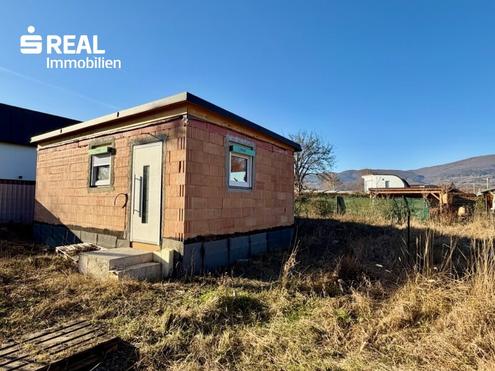 Idyllisches Kleingartenhaus im Rohbau am Wiener Neustädter Kanal