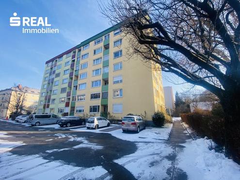 3-Zimmer-Wohnung mit Loggia in Lehen