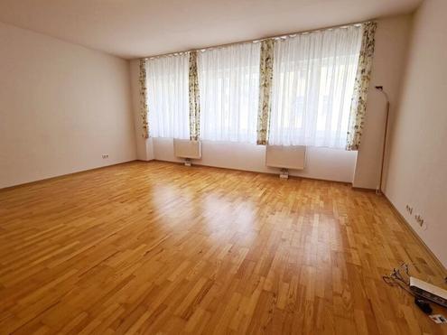 UNBEFRISTETET, INNSTRASSE, gepflegte 89 m2 Altbau, Wohnk�che, 2 Zimmer, Wannenbad, Parketten, Hofruhelage