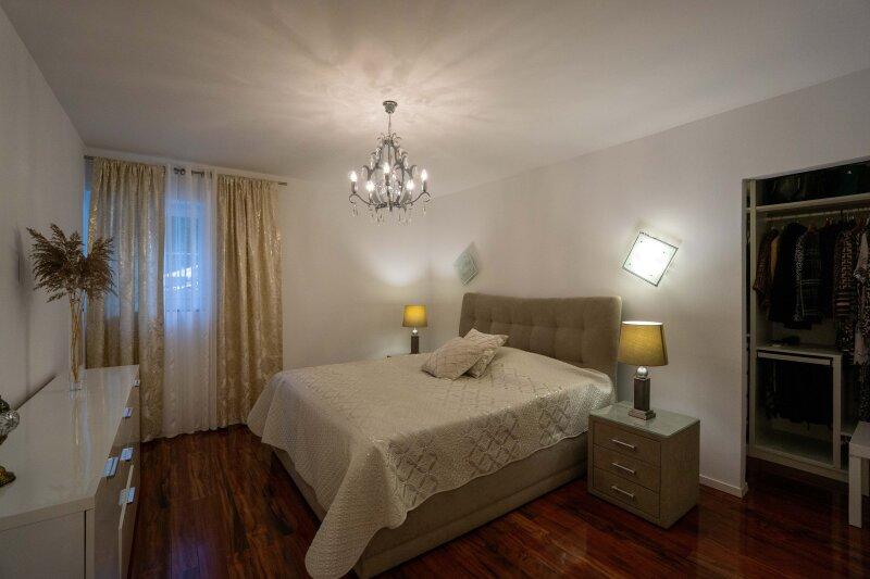 Zimmer 1 mit Schrankraum