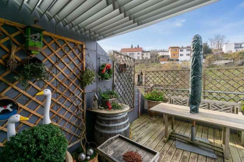 teilweise �berdachter Balkon