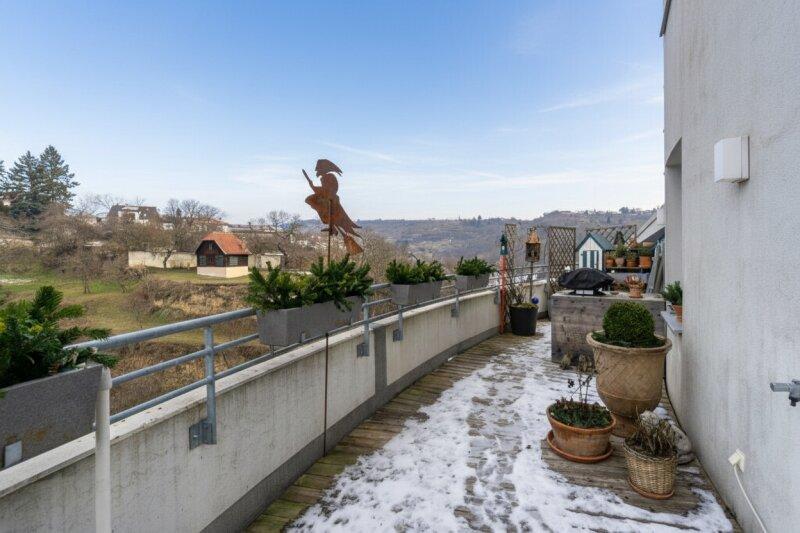 Balkon mit Blick �ber das Kremstal