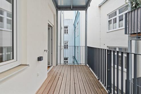 Hofruhelage - Moderne Altbauwohnung mit Balkon!