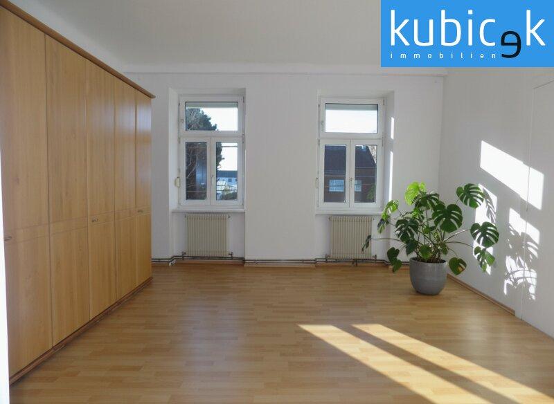 Schlaf-/Arbeitszimmer im OG