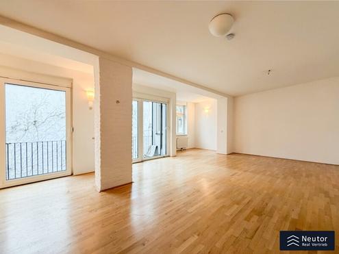 EINZIGARTIGE ALTBAUWOHUNG IM LOFT STIL - LICHTDURCHFLUTET - BALKON - EXKLUSIVE LAGE IM 7. WIENER GEMEINDEBEZIRK -INNENHOFLAGE - BARRIEREFREI MITTELS LIFT