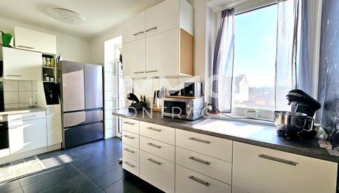 Lichtdurchflutete, gro�e 3-Zimmer-Wohnung mit Balkon und Garage in attraktiver Lage