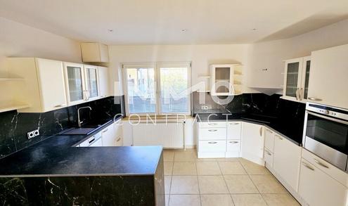 Ger�umige, moderne 4-Zimmer-Wohnung mit zwei B�dern und gro�er K�che im Zentrum von Laxenburg