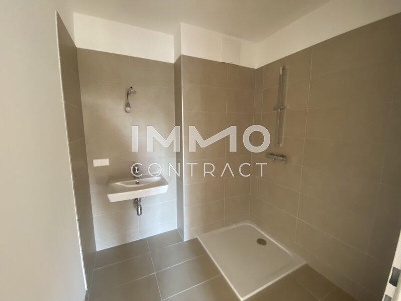 Badezimmer mit Dusche