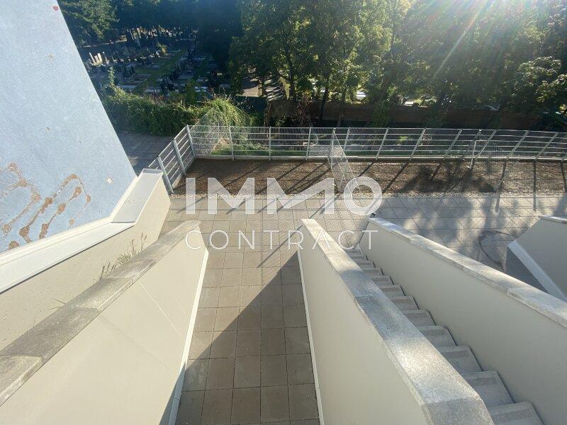 Auch von ihrem au�en geht es zur gro�en Terrasse und Garten