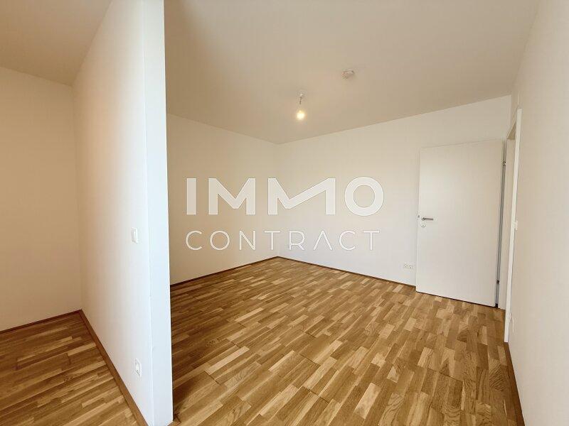 Schlafzimmer mit abgetrennter Garderobe