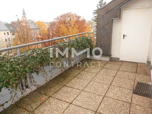 **Ab sofort** Sonnige 3-Zimmer Wohnung mit Dachterrasse in der Volksfeststrasse 34 - Top 13