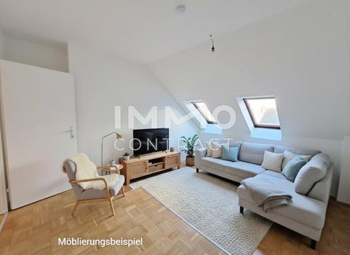 Dachgeschoßwohnung im Altbau: Erstbezug nach Sanierung mit Balkon und Einbauküche!