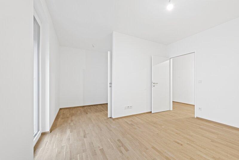 Zimmer mit Schrankraum und Bad