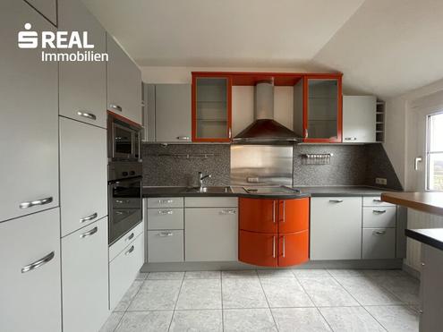 Ruhige 3-Zimmer-Dachgeschosswohnung mit Balkon und Tiefgaragenplatz