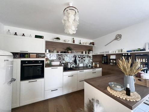 NEUWERTIGE, SCHÖNE Eigentumswohnung nahe Therme Aqualux mit Carport und Stellplatz