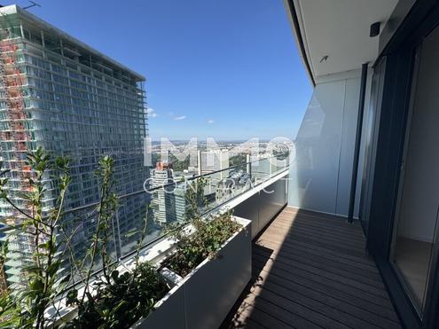 ERSTBEZUG: Wo die City und die Wiener Hausberge zu Füßen liegen - DANUBEFLATS